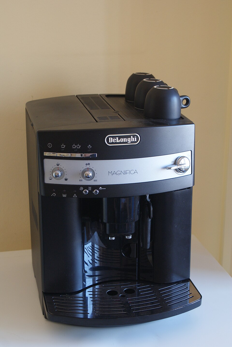 DeLonghi Dedica EC685